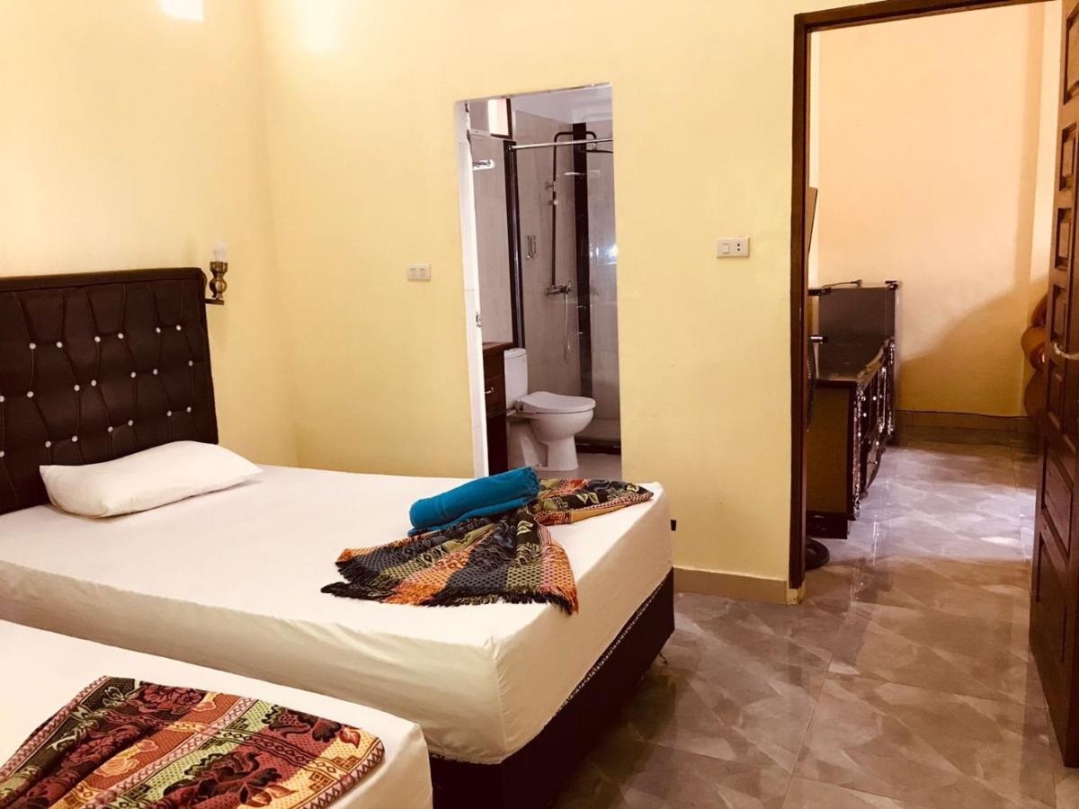 Thomas' Retreat Bukit Lawang Hotell Rom bilde