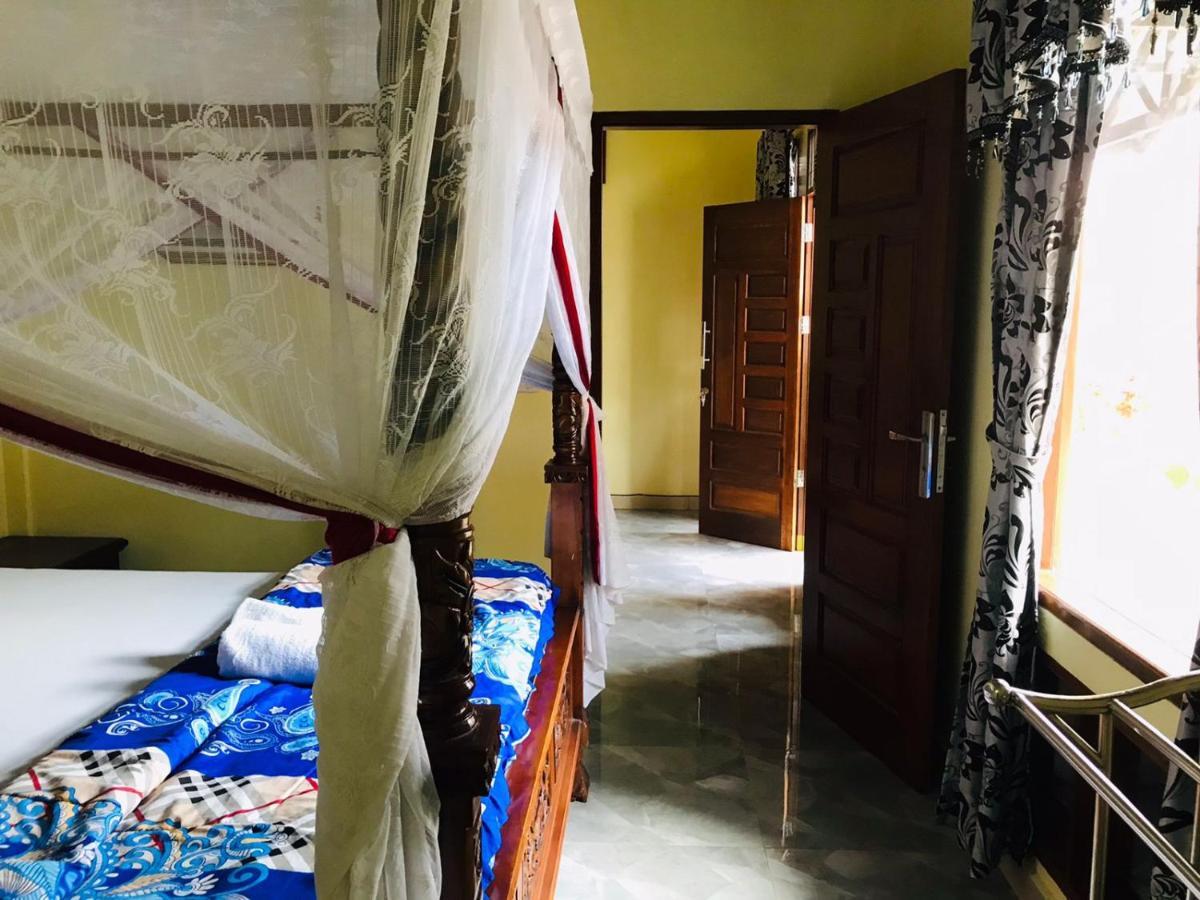 Thomas' Retreat Bukit Lawang Hotell Rom bilde