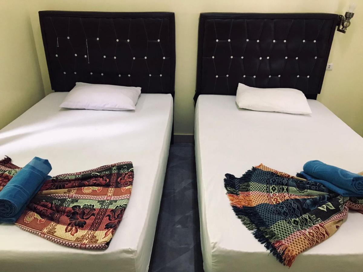 Thomas' Retreat Bukit Lawang Hotell Rom bilde