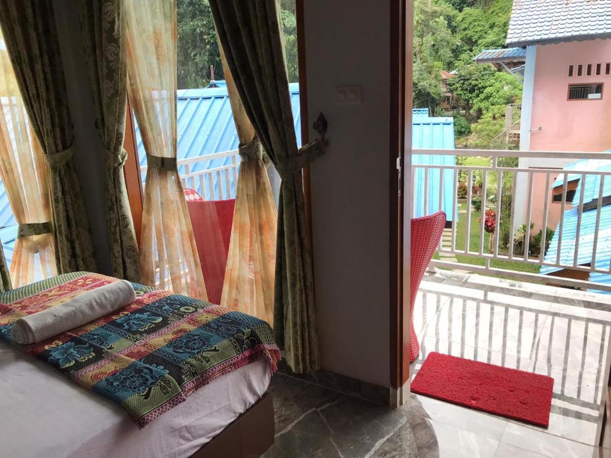 Thomas' Retreat Bukit Lawang Hotell Rom bilde