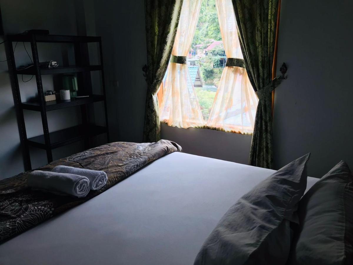 Thomas' Retreat Bukit Lawang Hotell Rom bilde