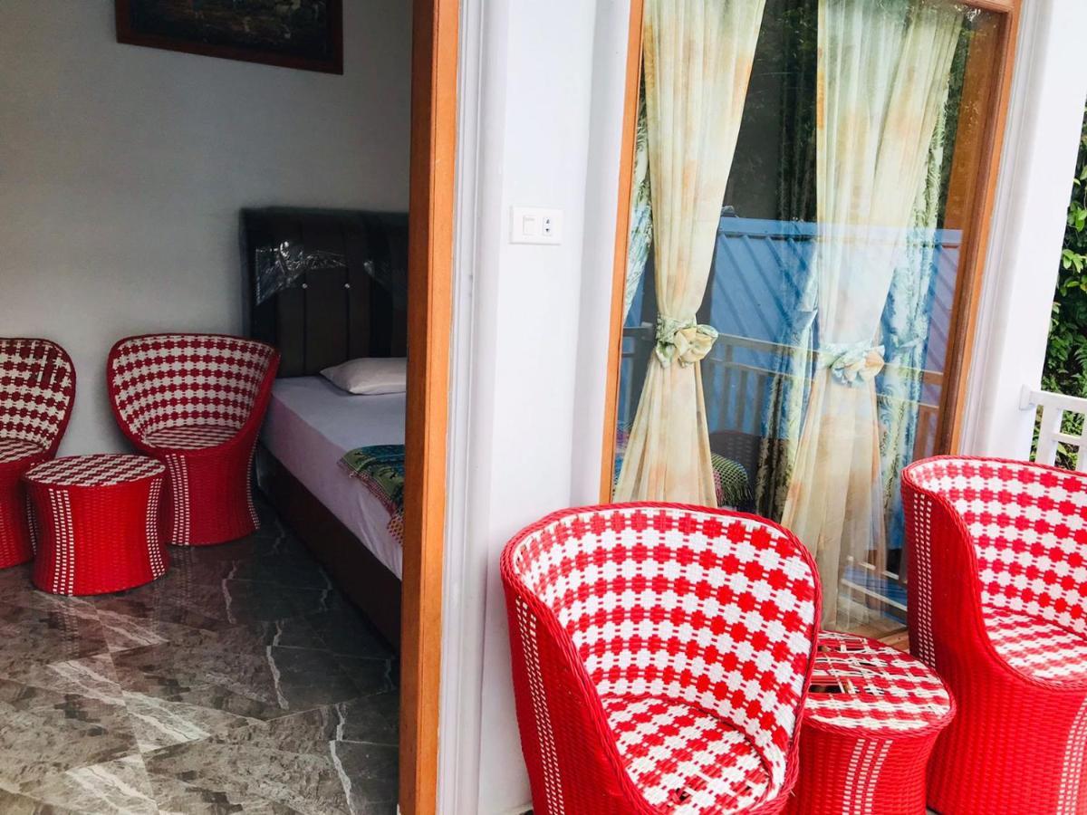 Thomas' Retreat Bukit Lawang Hotell Rom bilde