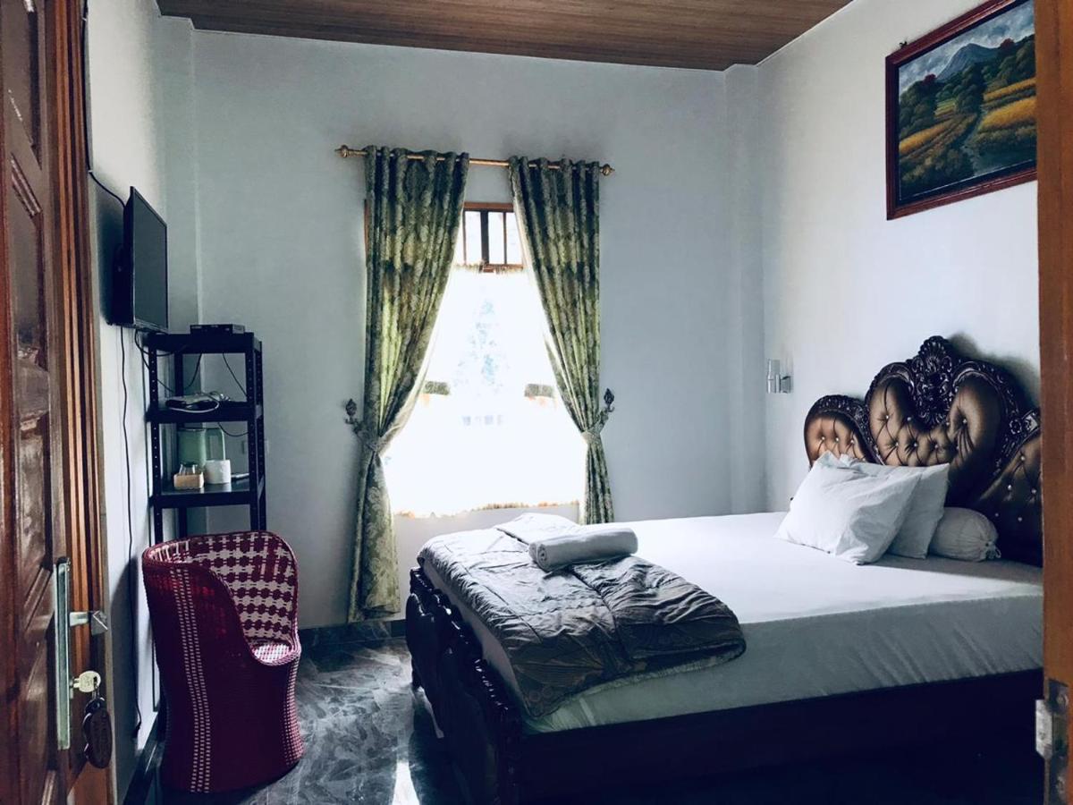 Thomas' Retreat Bukit Lawang Hotell Rom bilde