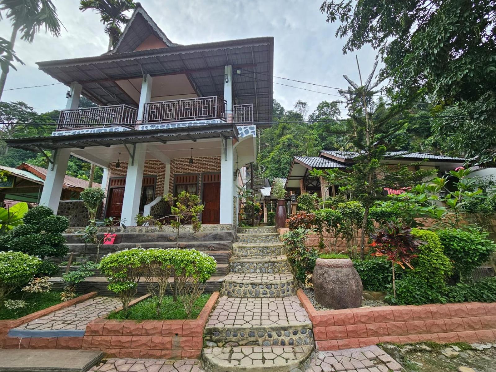 Thomas' Retreat Bukit Lawang Hotell Eksteriør bilde